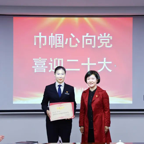 市婦聯(lián)、市總工會(huì)領(lǐng)導(dǎo)來集團(tuán)授牌公交巾幗事業(yè)再迎盛事