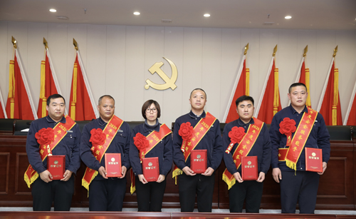 0203 安全服務(wù)能手從左至右依次為 黨萬超、朱學(xué)民、任興芳、王琳汝、周冬偉、王須波.jpg