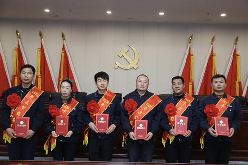 0204 節(jié)能能手從左至右依次為 石亞杰、沈小慶、楊興忠、于俊國、權(quán)振利、吳偉偉.jpg