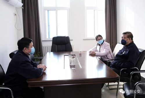 眾志成城、共克時(shí)艱——團(tuán)市委向公交一線捐贈(zèng)疫情防控物資