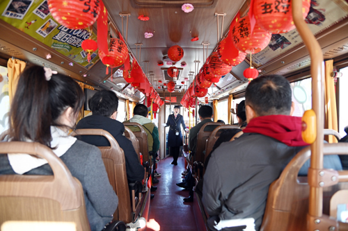 慶祝建司70周年！洛陽公交集團(tuán)邀請市民代表“零距離”探秘公交03.JPG