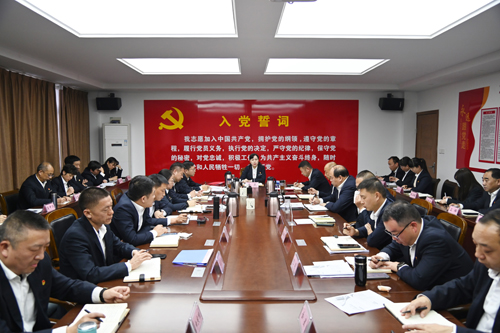 打好“收官戰(zhàn)” 謀好“開(kāi)局篇”！洛陽(yáng)公交集團(tuán)召開(kāi)11月董事長(zhǎng)月調(diào)度會(huì)02.JPG