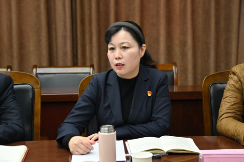洛陽公交集團召開黨風(fēng)廉政建設(shè)暨家風(fēng)座談會02.JPG